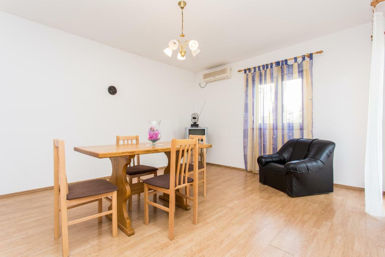 Apartman Justinic Šilo Dış mekan fotoğraf
